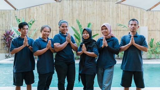 Gili Beach Resort Villa Tiga Personal der Villa