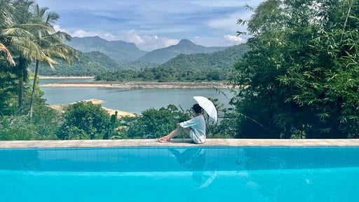 Glasshouse Kandy Piscina