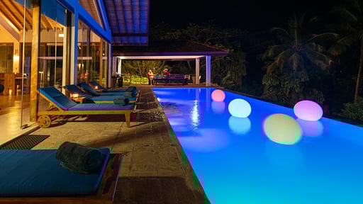 Glasshouse Kandy Zwembad