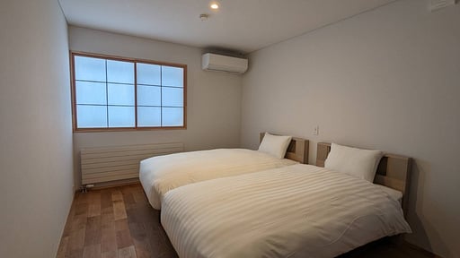 Chalet Golden Bell Bedroom 1