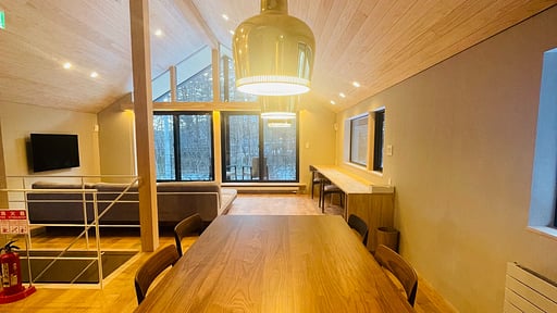 Chalet Golden Bell Dining area