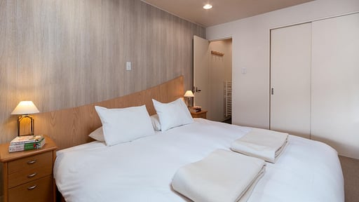 Gondola Chalet 4 Bedroom 1