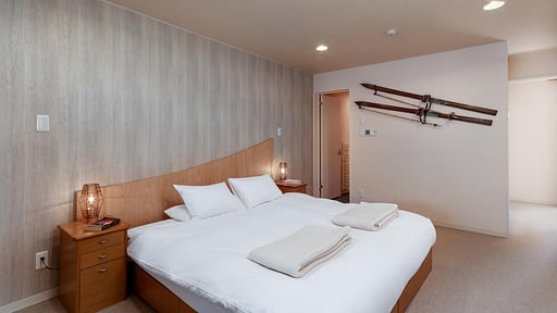 Gondola Chalet 5 Bedroom 1