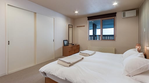 Gondola Chalet 5 Bedroom 2