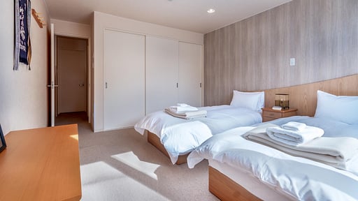 Gondola Chalet 5 Bedroom 3