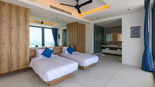 Grand Blue View Estate Bedroom 7