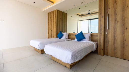 Grand Blue View Estate Bedroom 8