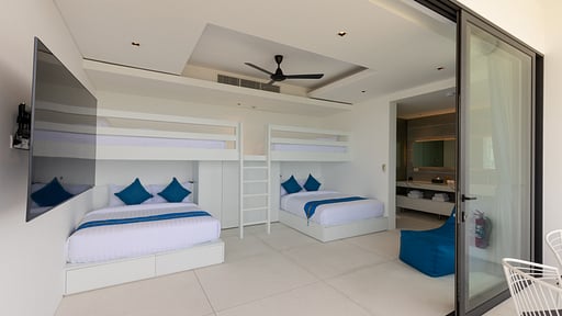 Grand Blue View Estate Bedroom 10