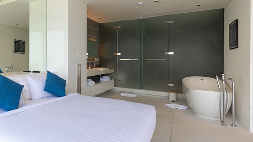 Grand Blue View Estate Bedroom 6