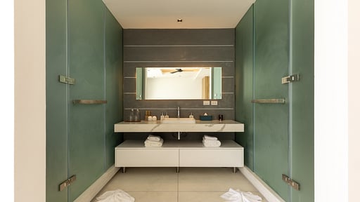 Grand Blue View Estate Bedroom 10