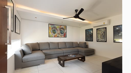 Grand Blue View Estate Media room