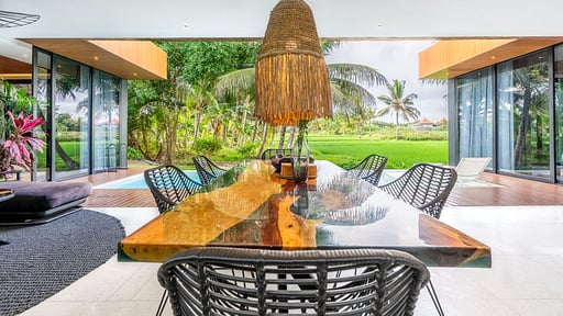 Villa Green Flow Fourteen Dining area