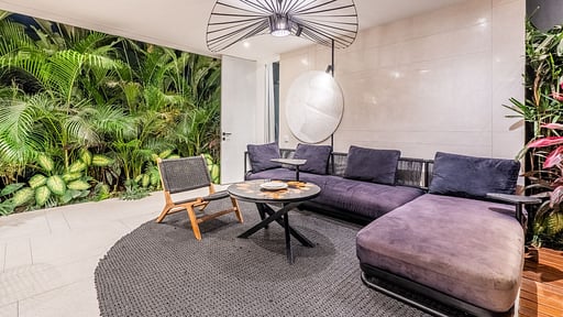 Villa Green Flow Fourteen Living room