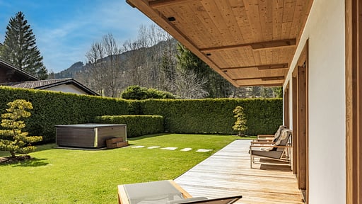 Gstaad Residence Three Jacuzzi