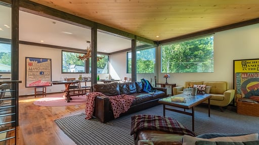 Gustav's Hideaway Living room