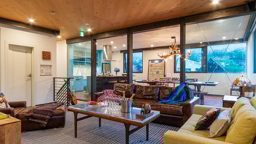 Gustav's Hideaway Living room