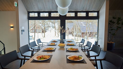 Hibiku Chalet Dining area
