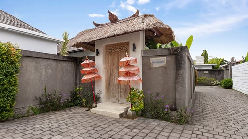 Hiburan Villas Parking areas