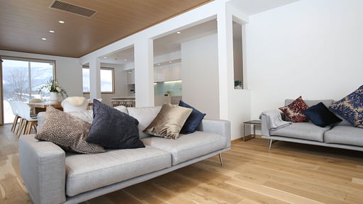 Hida Peaks Chalet Living room