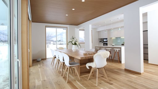 Hida Peaks Chalet Dining area