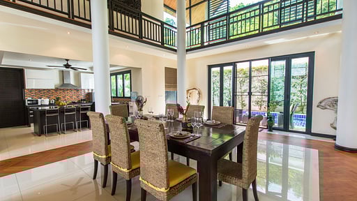 Hidden Villa Rawai Обеденная зона