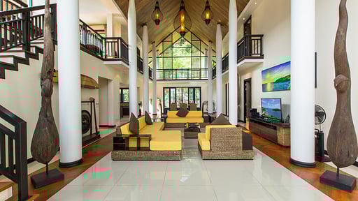 Hidden Villa Rawai Гостиная