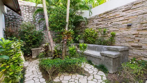 Hidden Villa Rawai Сад