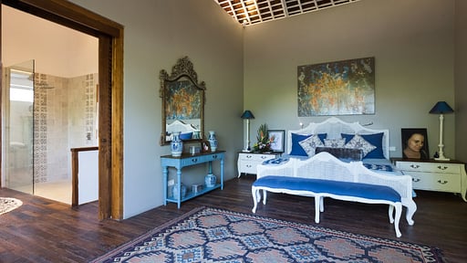 Hidden Villa Schlafzimmer 1
