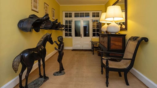 Hill Rise Luxury Villa & Stables Living room