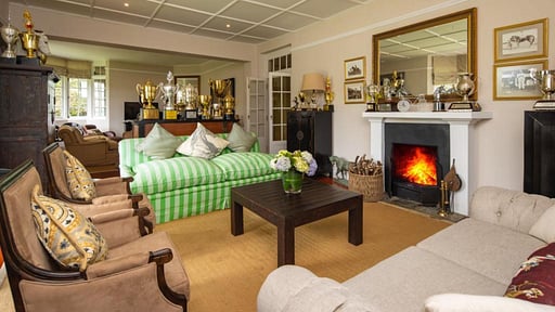 Hill Rise Luxury Villa & Stables Living room