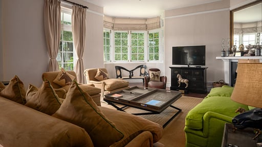 Hill Rise Luxury Villa & Stables Living room