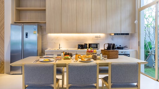 Himmapana Villa 2 Dining area