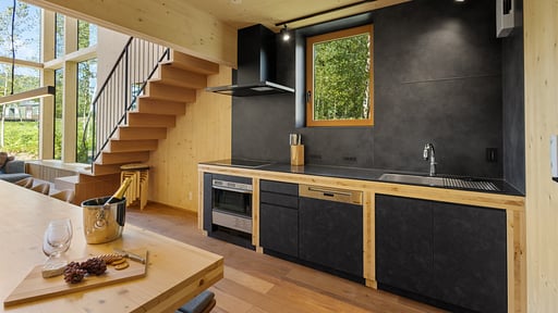 Hupni Chalet Dining area