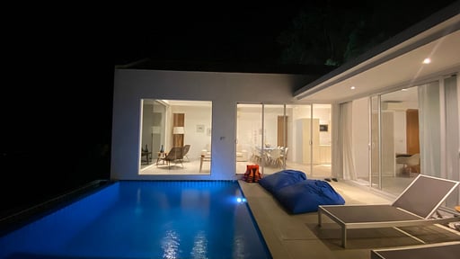 Idyllic V2 Villa Terrace/Veranda