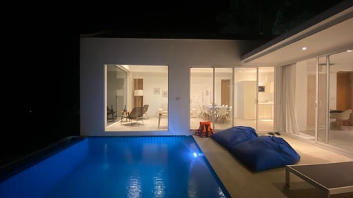 Idyllic V2 Villa Swimming pool