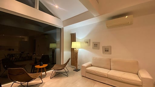 Idyllic V2 Villa Living room