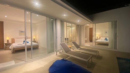 Idyllic V2 Villa Terrace/Veranda