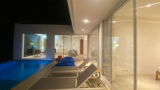 Idyllic V2 Villa Terrace/Veranda