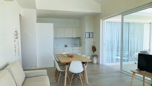 Idyllic V2 Villa Dining area