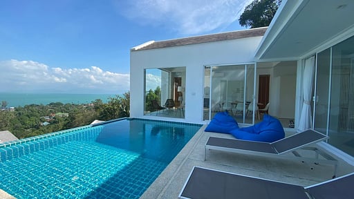 Idyllic V2 Villa Swimming pool