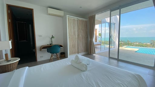 Idyllic V2 Villa Bedroom 1