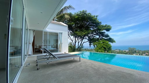 Idyllic V3 Villa Swimming pool