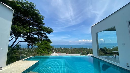 Idyllic V3 Villa Swimming pool
