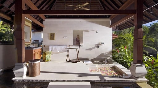 Villa Indah Manis - Bulan Madu Bedroom 1