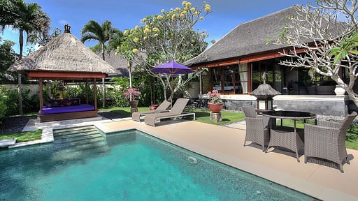 Villa Indah Manis Swimming pool 2