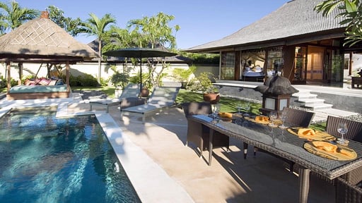 Villa Indah Manis Swimming pool 2