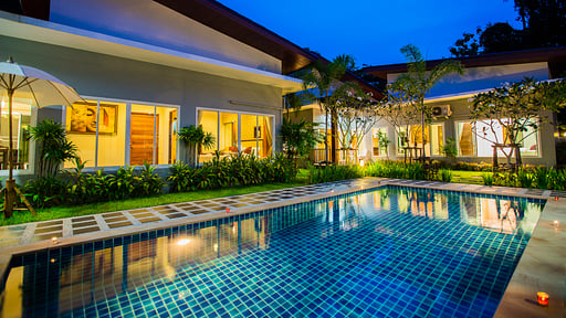 Irawan House Бассейн