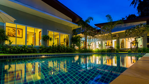 Irawan House Бассейн