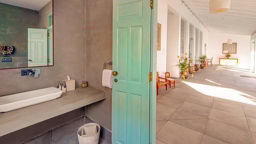 Ishq Talpe Villa Others