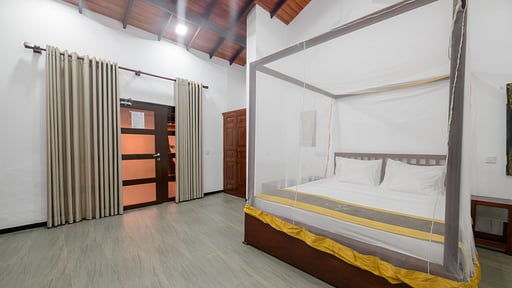 Ivy Beach Villa Bedroom 6